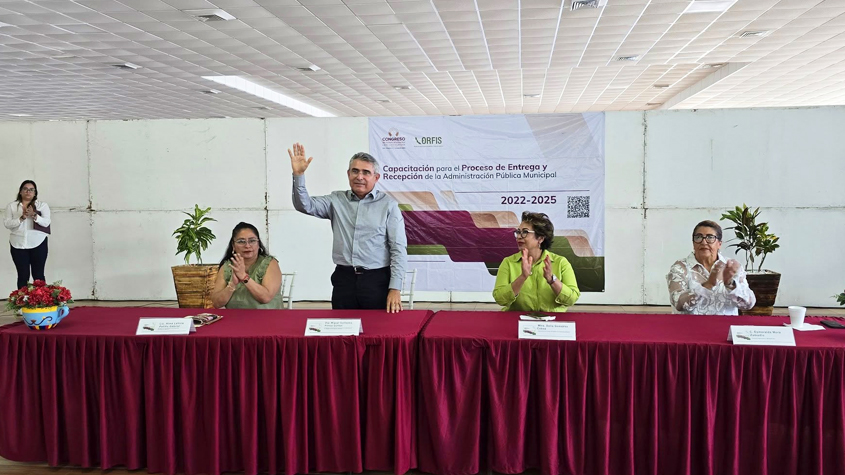 Diputado Miguel Pintos participa en jornada de capacitación para municipios del sur en Nanchital