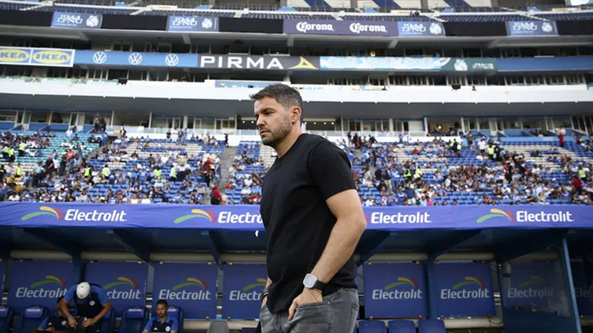 Larcamón carga contra Cruz Azul tras ser despedido