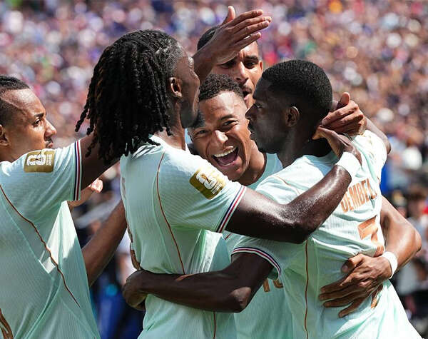 Francia golea a Noruega y clasifica con paso perfecto