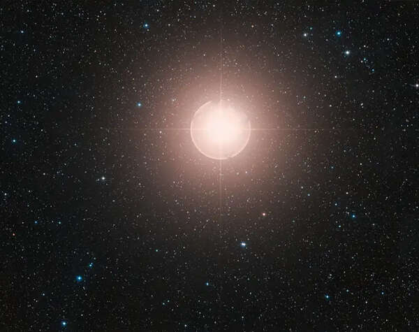 Descubren que Betelgeuse podría tener una estrella acompañante