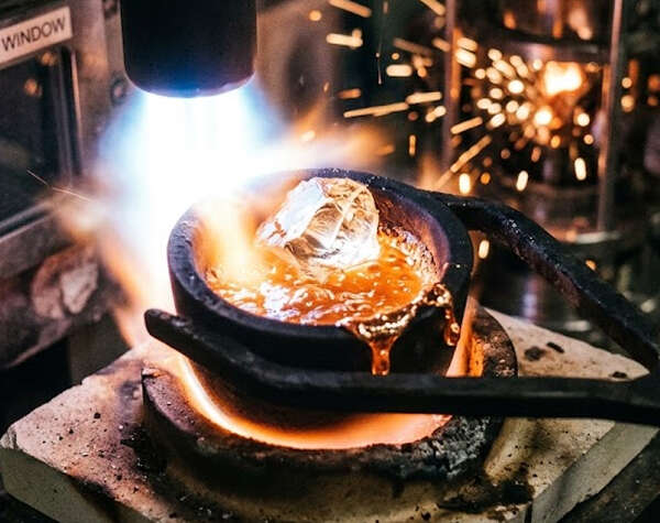 Experimento logra derretir un diamante y revela una sorpresa