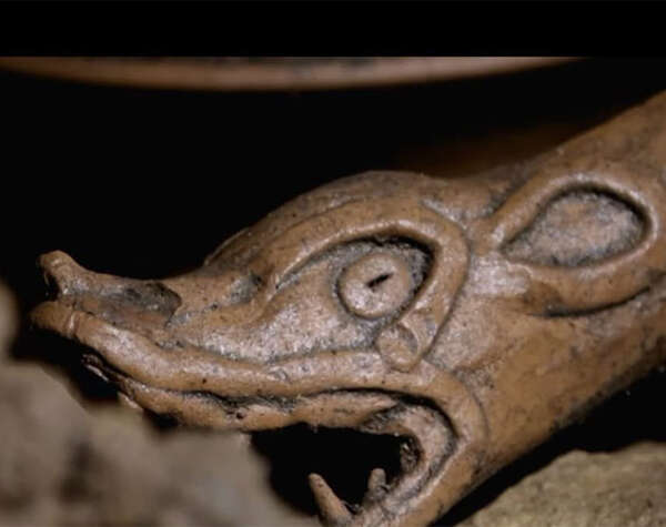Descubre INAH 179 piezas prehispánicas en una cueva ritual de la cultura zoque