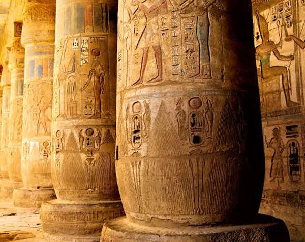 Descubren en Egipto una tumba de 4 mil años con más de 100 figuras funerarias