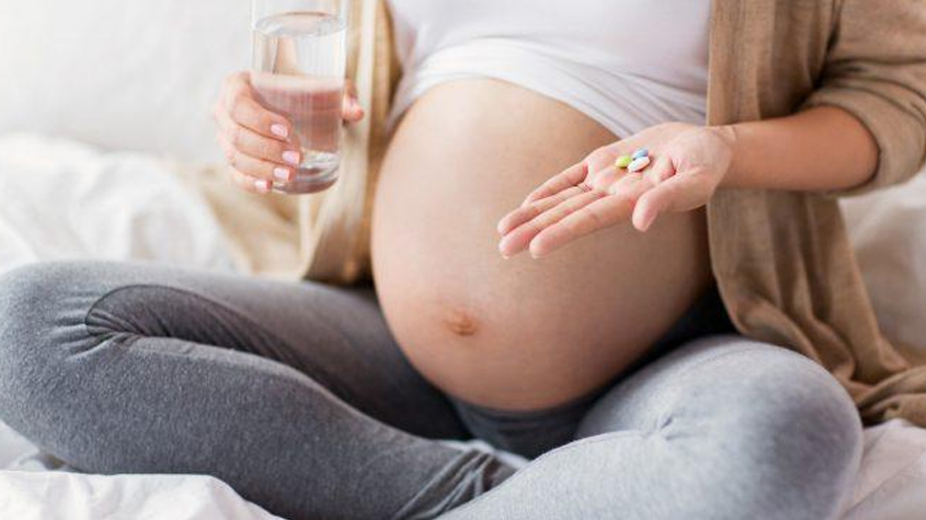 Estudio detecta cambios en órganos reproductivos de niñas expuestas al paracetamol durante el embarazo