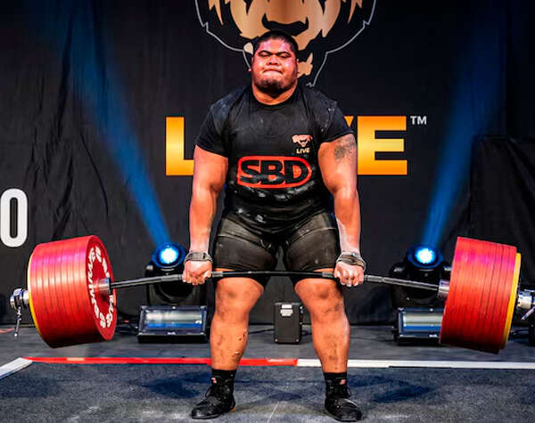 Raúl “Tyzon” Flores hace historia y rompe récord mundial de peso muerto