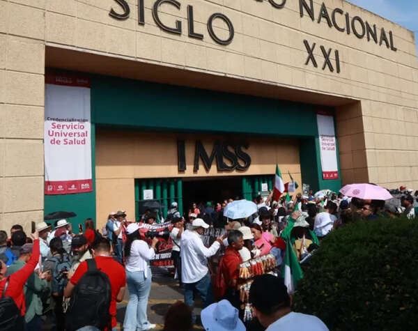 IMSS analiza mejoras laborales para el personal de salud ante protestas