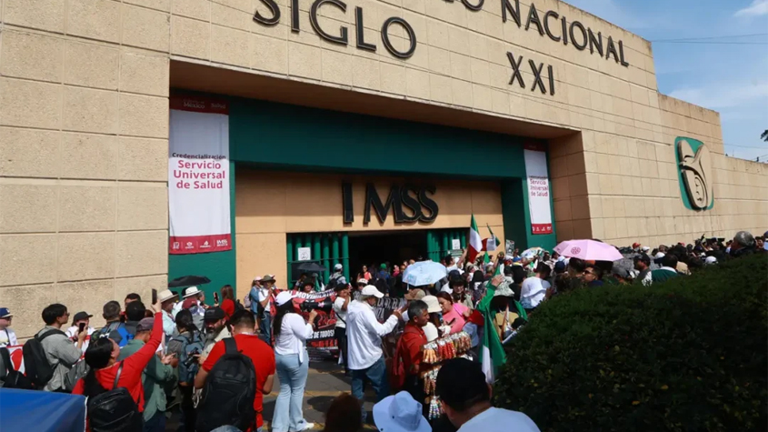 IMSS analiza mejoras laborales para el personal de salud ante protestas