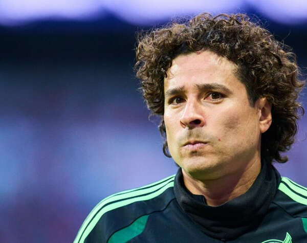 Guillermo Ochoa recibirá homenaje ante Chile